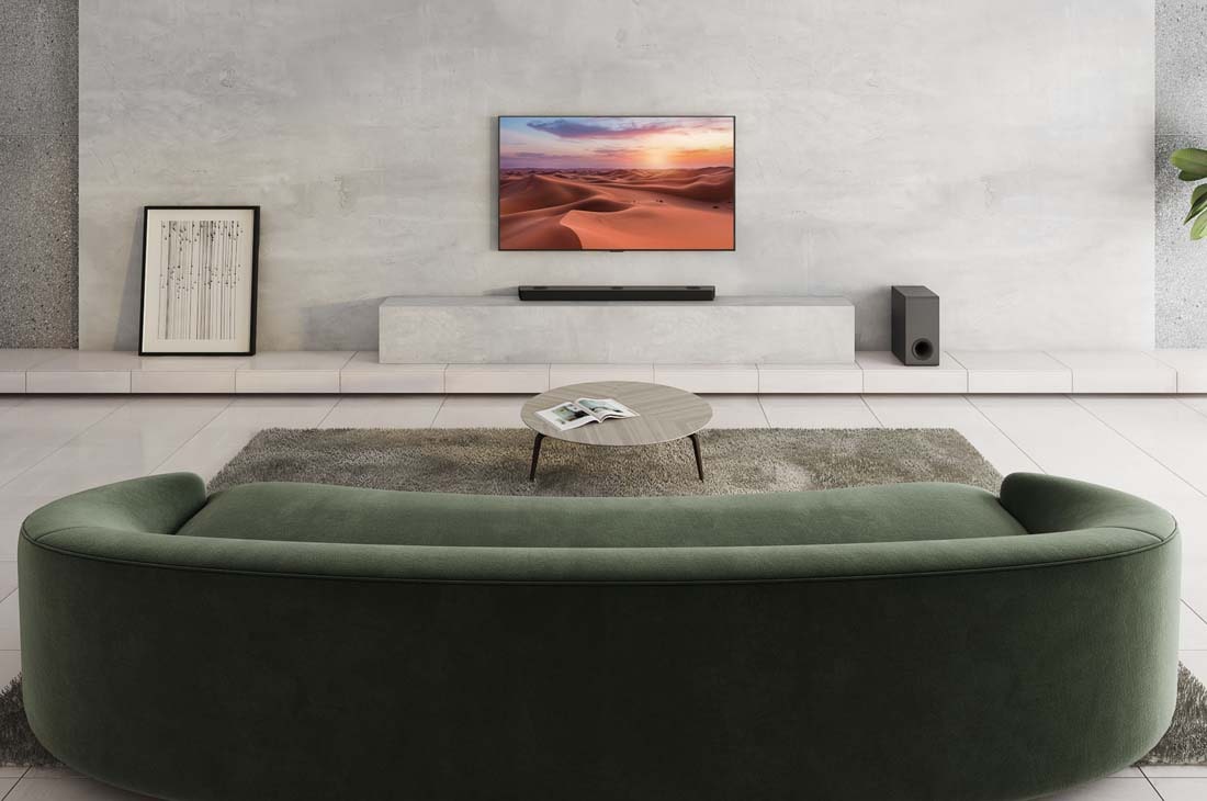 LG OLED evo AI C4 55 inch TV 4K Smart TV 2024 | Wall mounted | TV stand | TV wall design | Ultra HD 4K resolution | AI ThinQ, Side view of LG OLED evo TV, OLED C4 attached to the wall with the Synergy Bracket, OLED55C4PSA, thumbnail 4